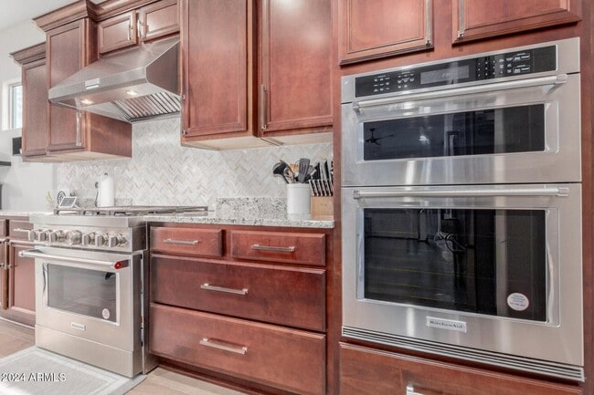 7369 W Cactus Wren Way