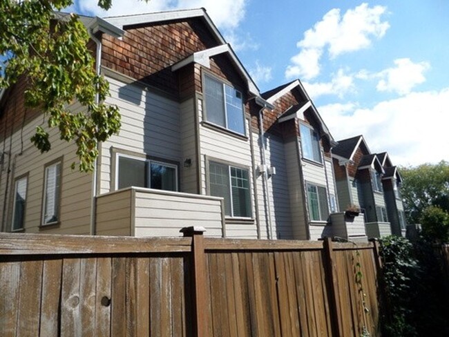 Fabulous 3 Bedroom Townhome with Attached ... - Fabulous 3 Bedroom Townhome with Attached ...