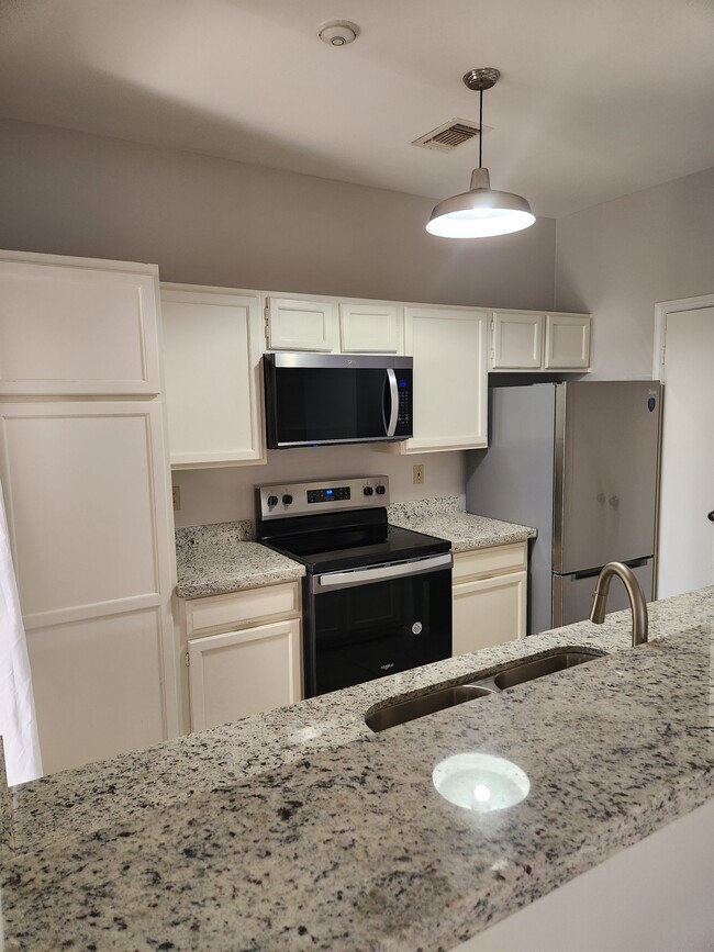 Building Photo - 3500 Tangle Brush Dr Unit Apt 171