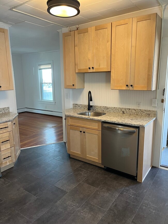 Building Photo - 9 Summer St Unit 1R