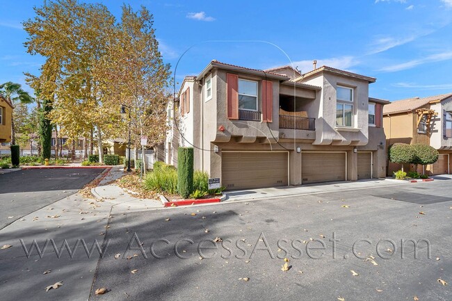 Stunning Two-Story 3 Bed/2.5 Bath Condo In... - Stunning Two-Story 3 Bed/2.5 Bath Condo In...