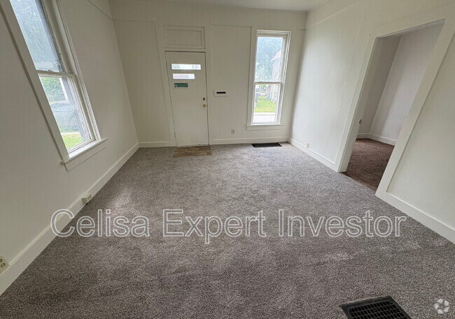 Building Photo - 528 5th St Rental