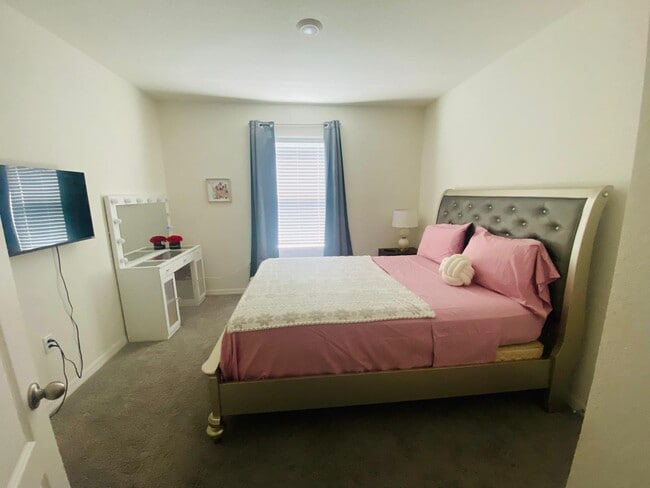 Building Photo - 2798 Portadown St