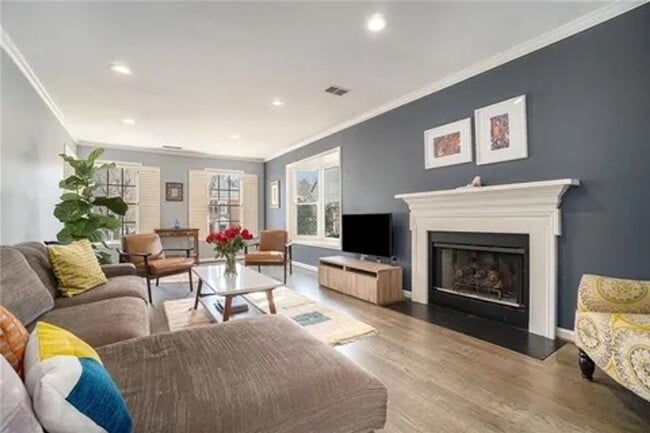 Photo - Charming 3bd/2.5bA Home Atlanta Near Emory & CDC w/ Private Fenced Yard in Cul-De-Sac!