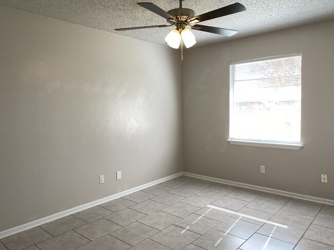 Photo - 107 Myra Lou Ave