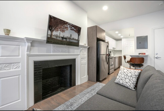 Building Photo - 503 Beacon St Unit 5A