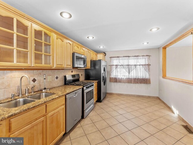 Photo - 3321 Fairdale Rd