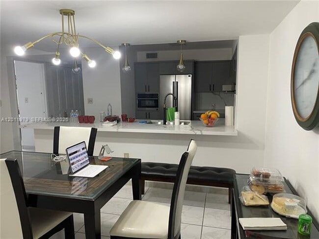 Building Photo - 1621 Collins Ave Unit 1621 Collins Ave # 707
