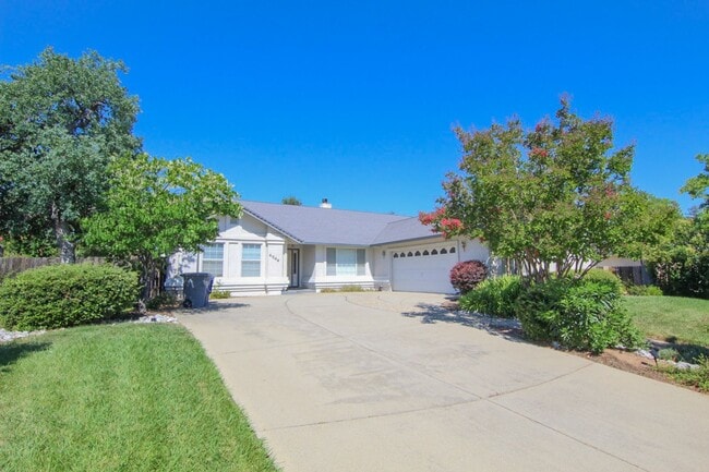 Building Photo - 3 Bedroom Home in Country Heights