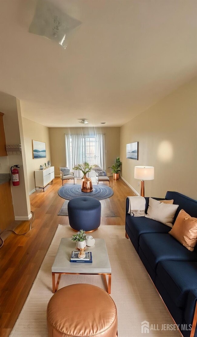 Photo - 663 S Park St