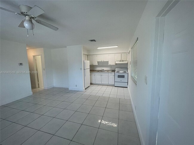 Building Photo - 5200 NW 16th St Unit 1