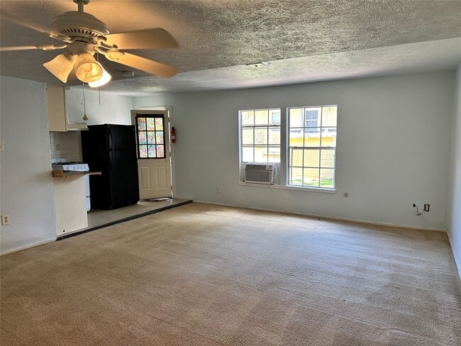 Photo - 4430-4432 Bell St