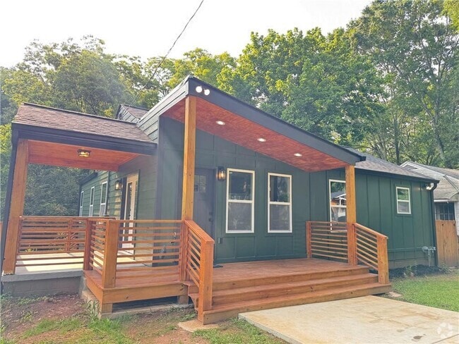Building Photo - 2228 Carey Dr SE Rental