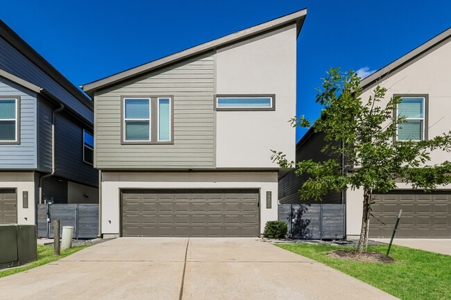 Building Photo - 18322 W Centro Cir