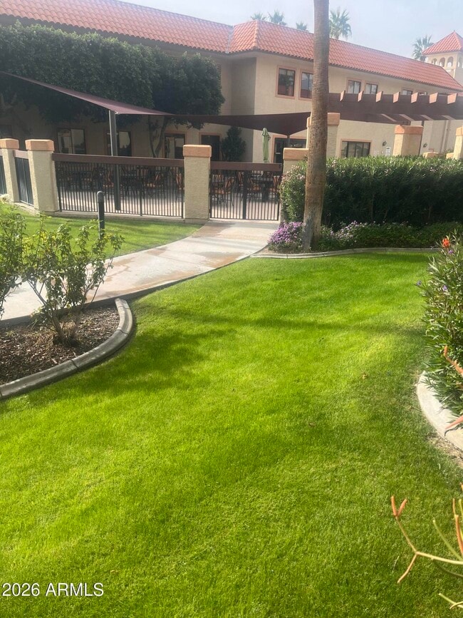 Building Photo - 10330 W Thunderbird Blvd Unit C104