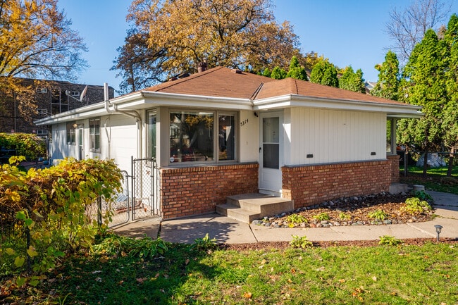 Building Photo - 5314 Hiawatha Ln