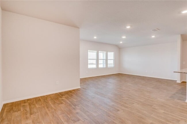 821 Indigo Wy