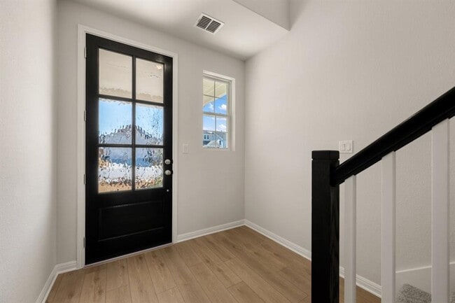 Photo - 245 Ranier Wy