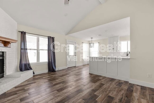 Building Photo - 740 N League Rental