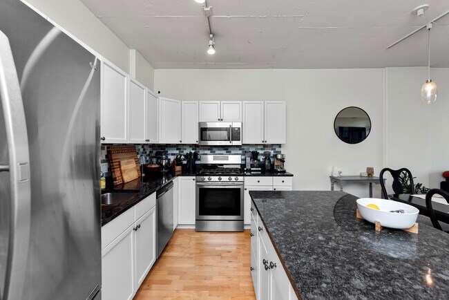 Photo - 1001 W Madison St Unit 607