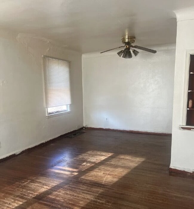 Photo - 6705 Donald St