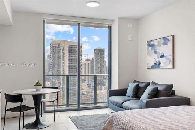 Building Photo - 121 NE 5th St Unit 3004