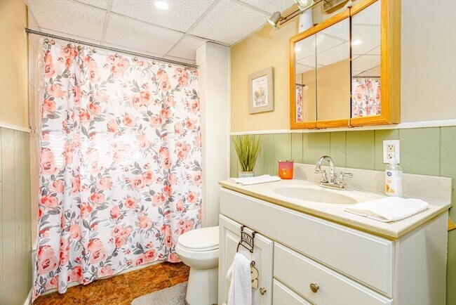 Photo - 46 Viscoloid Ave Unit 1