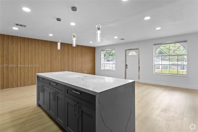 Building Photo - 2520 NW 122nd St Rental