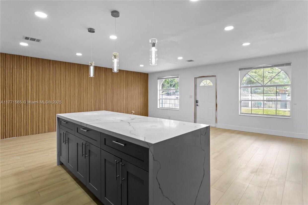 Photo - 2520 NW 122nd St (Miami, FL)