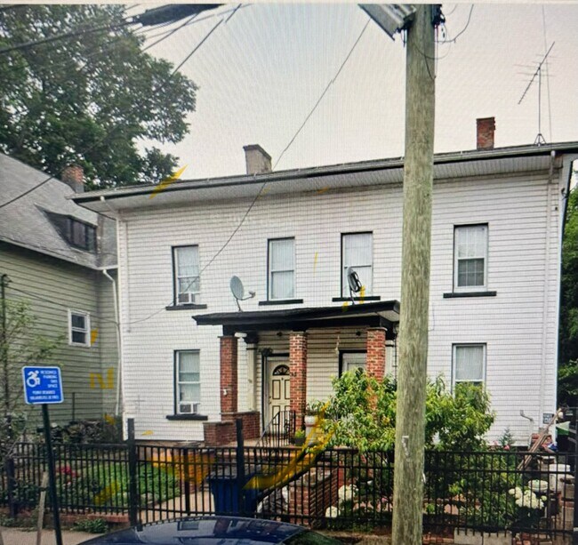 Photo - 96 Frank St Unidad left side