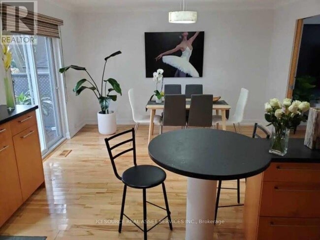 Photo - 77 A Runnymede Rd