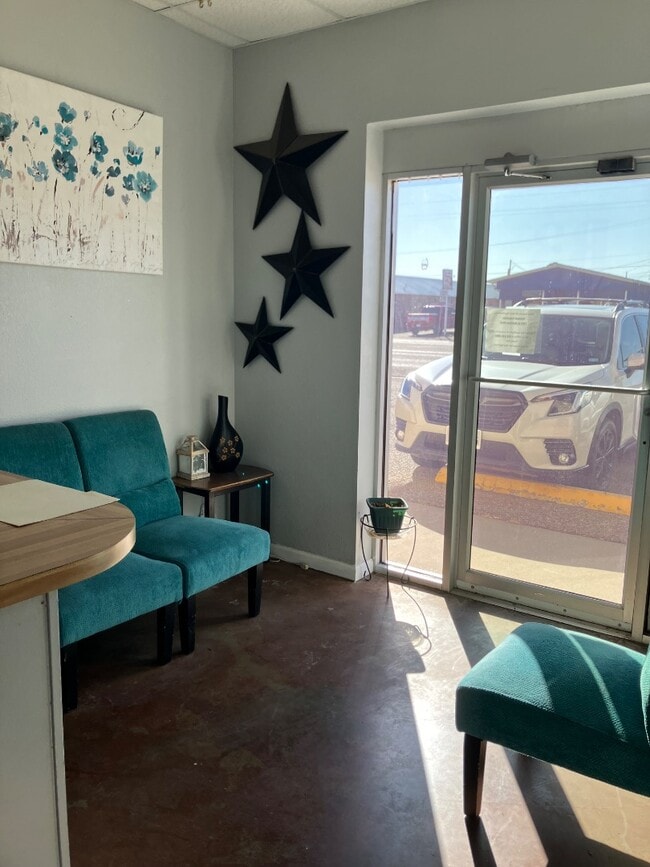 Photo - 808 W Dickinson Blvd