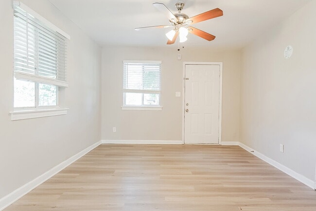 Photo - 209 Woodward Dr