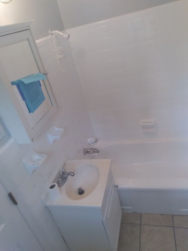 Photo - ROSEWOOD Beautiful 2 Bedroom 1 Bath