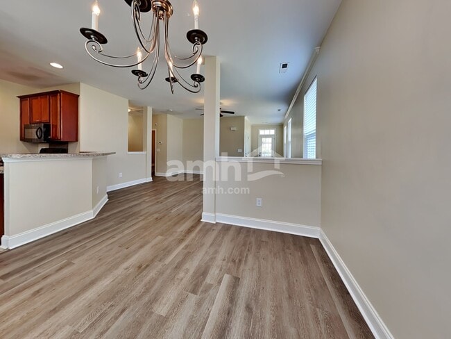 Photo - 123 Diploma Dr