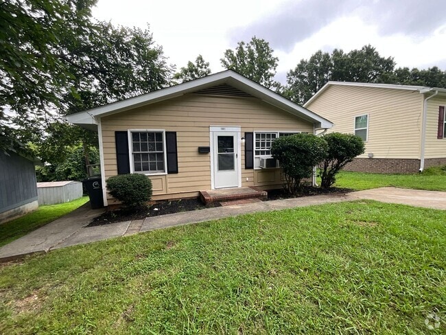 Building Photo - Charming Single Family Home - Convenient l...