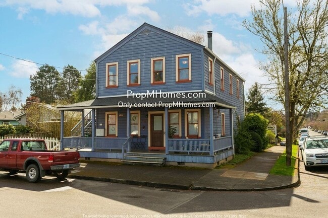 Building Photo - 1102 SE Umatilla St Unit 1102 SE Umatilla Street  3