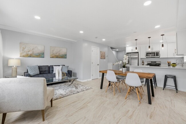 Photo - 204 Webster St NE