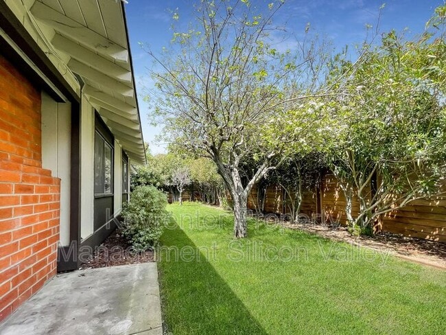 Photo - 933 Miramonte Ave