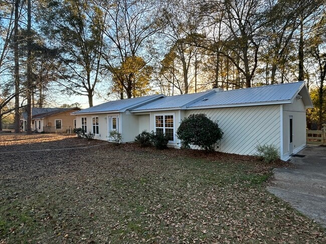 Building Photo - 108 Pinecrest Loop