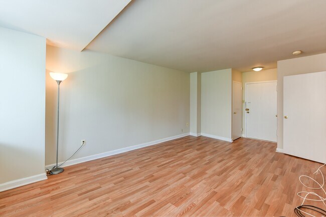 Photo - Spacious & Bright Studio at River Place North Unit 638