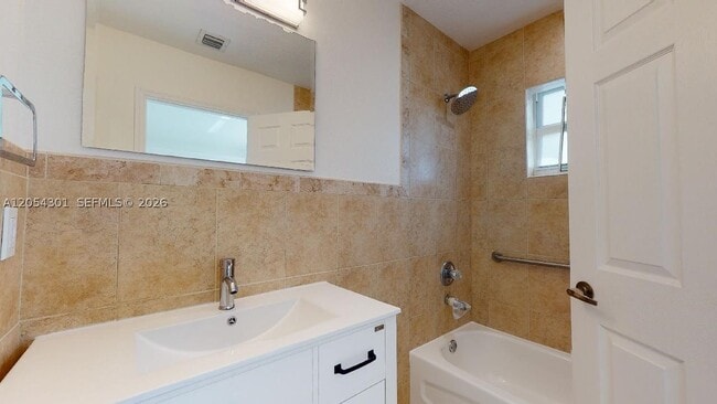 Photo - 325 SW 36th Ave