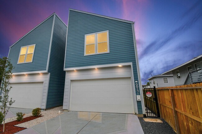 Photo - 6817 Peerless St