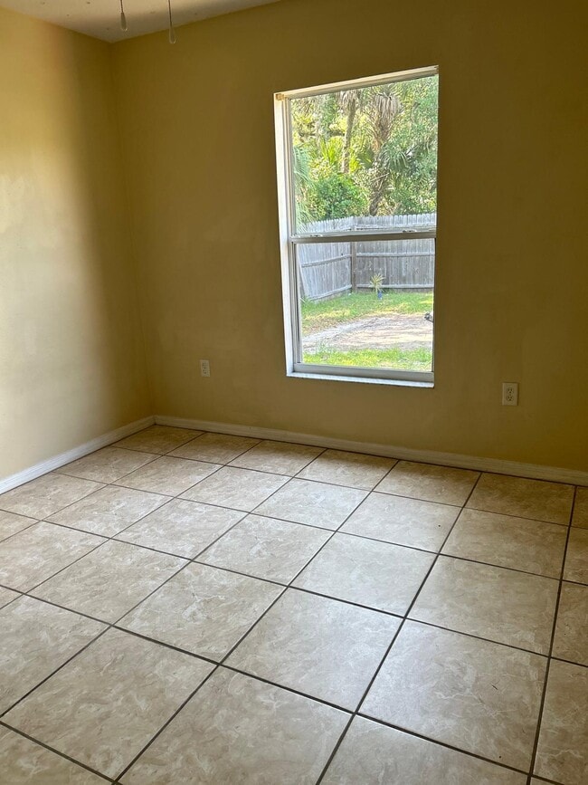 Photo - 164 Redwing Ct