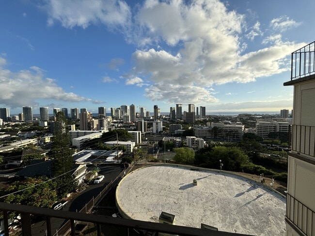 Building Photo - 625 Iolani Ave