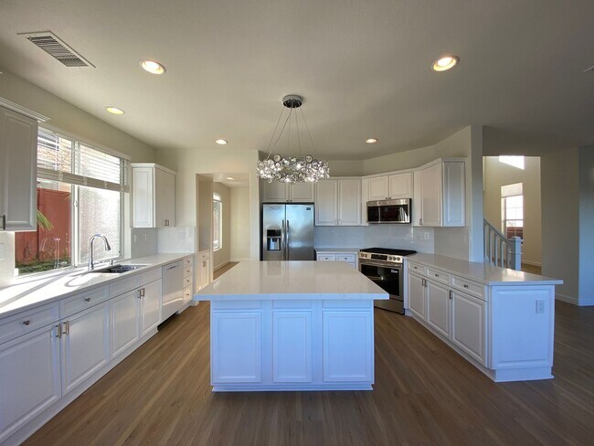 Building Photo - Gorgeous 4 Bedroom Carlsbad Home With A Stunning View and Solar!