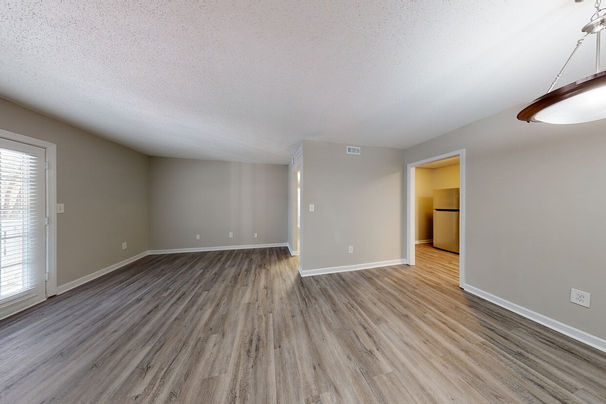 Photo - Crest at East Cobb Apartments