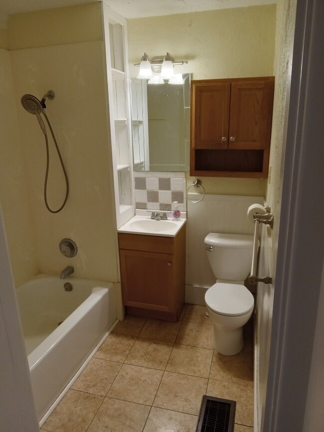 Photo - 112 Lake St