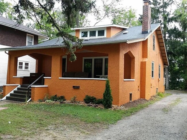 Building Photo - 910 Dewey Ave
