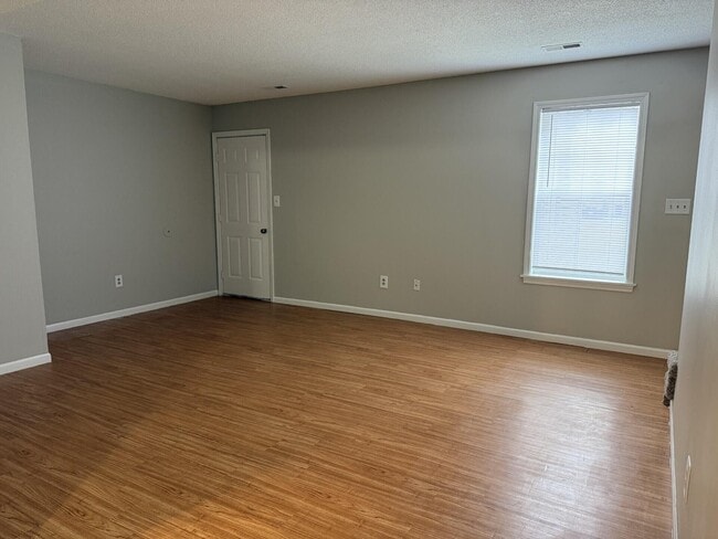 2105 Live Oak Ln